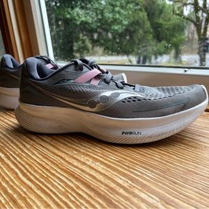SOLD - Saucony PWRRUN Women’s size 9